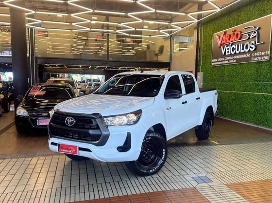 TOYOTA HILUX 2.8 D-4D TURBO DIESEL CD POWER PACK 4X4 MANUAL
